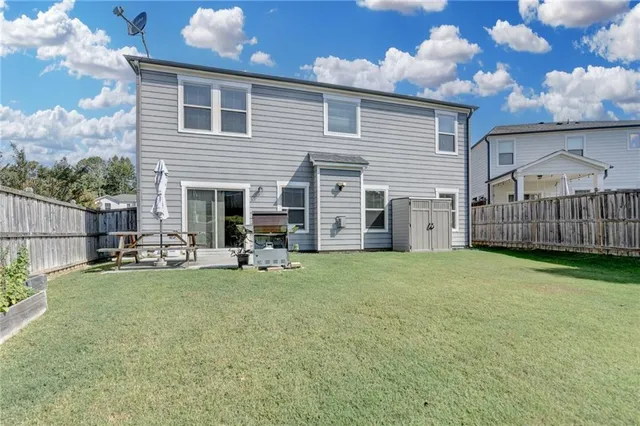 a view of a house with backyard and porch