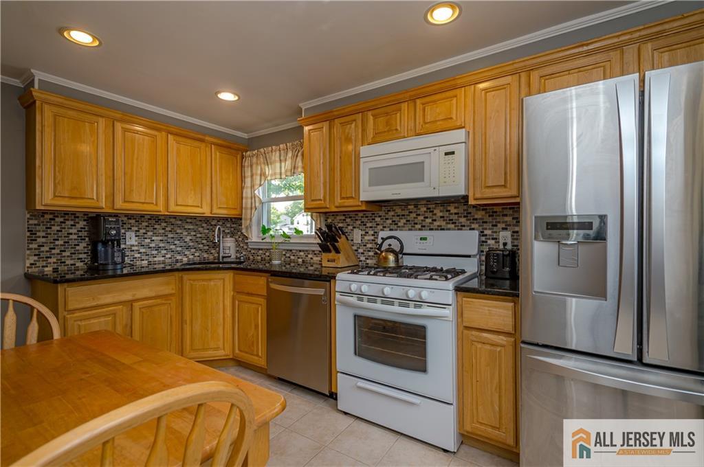 4 Ruth Place Middlesex, NJ 08846 - Photo 4 of 26 Gallery Image 4