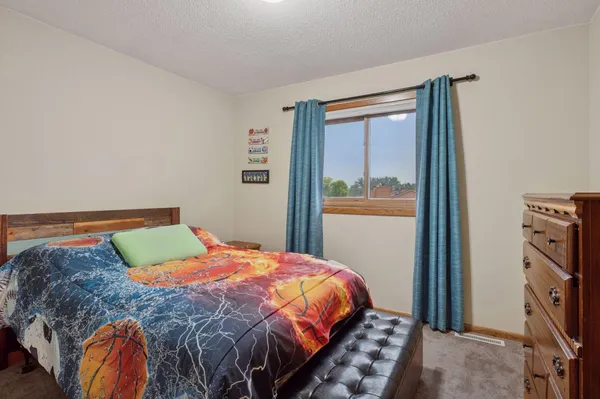 $304,900 | 1603 Raindrop Drive, Eagan, MN 55121