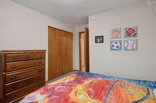 $304,900 | 1603 Raindrop Drive, Eagan, MN 55121