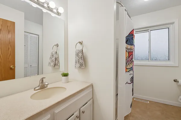 $304,900 | 1603 Raindrop Drive, Eagan, MN 55121