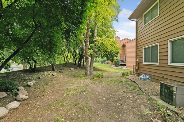 $304,900 | 1603 Raindrop Drive, Eagan, MN 55121