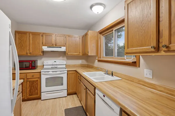 $304,900 | 1603 Raindrop Drive, Eagan, MN 55121