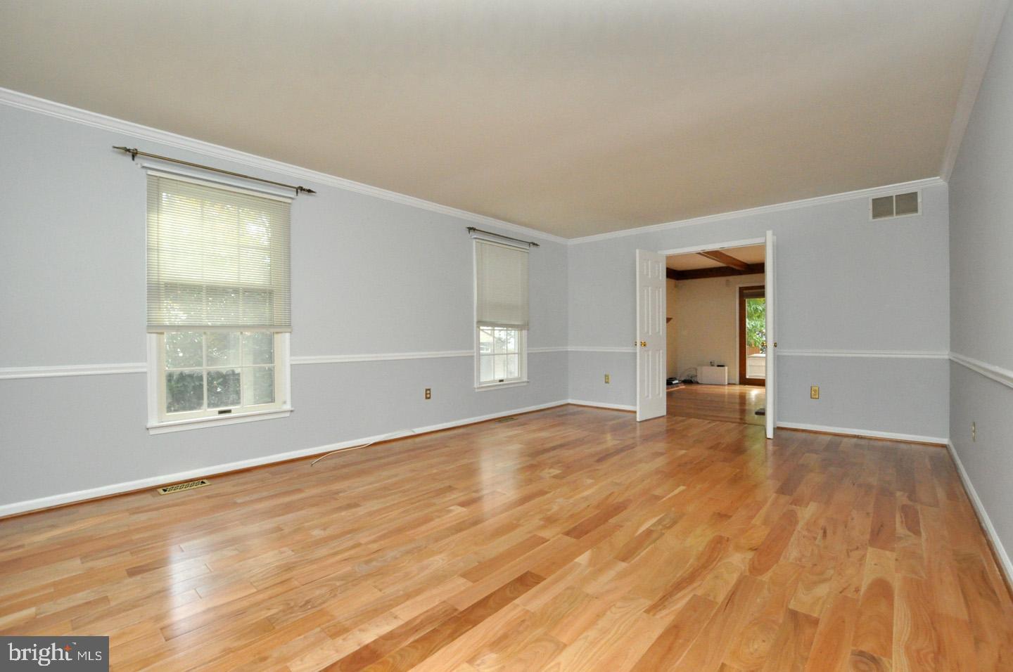 850 McKendimen Road Shamong, NJ 08088 - Photo 14 of 32 Spacious Living Room