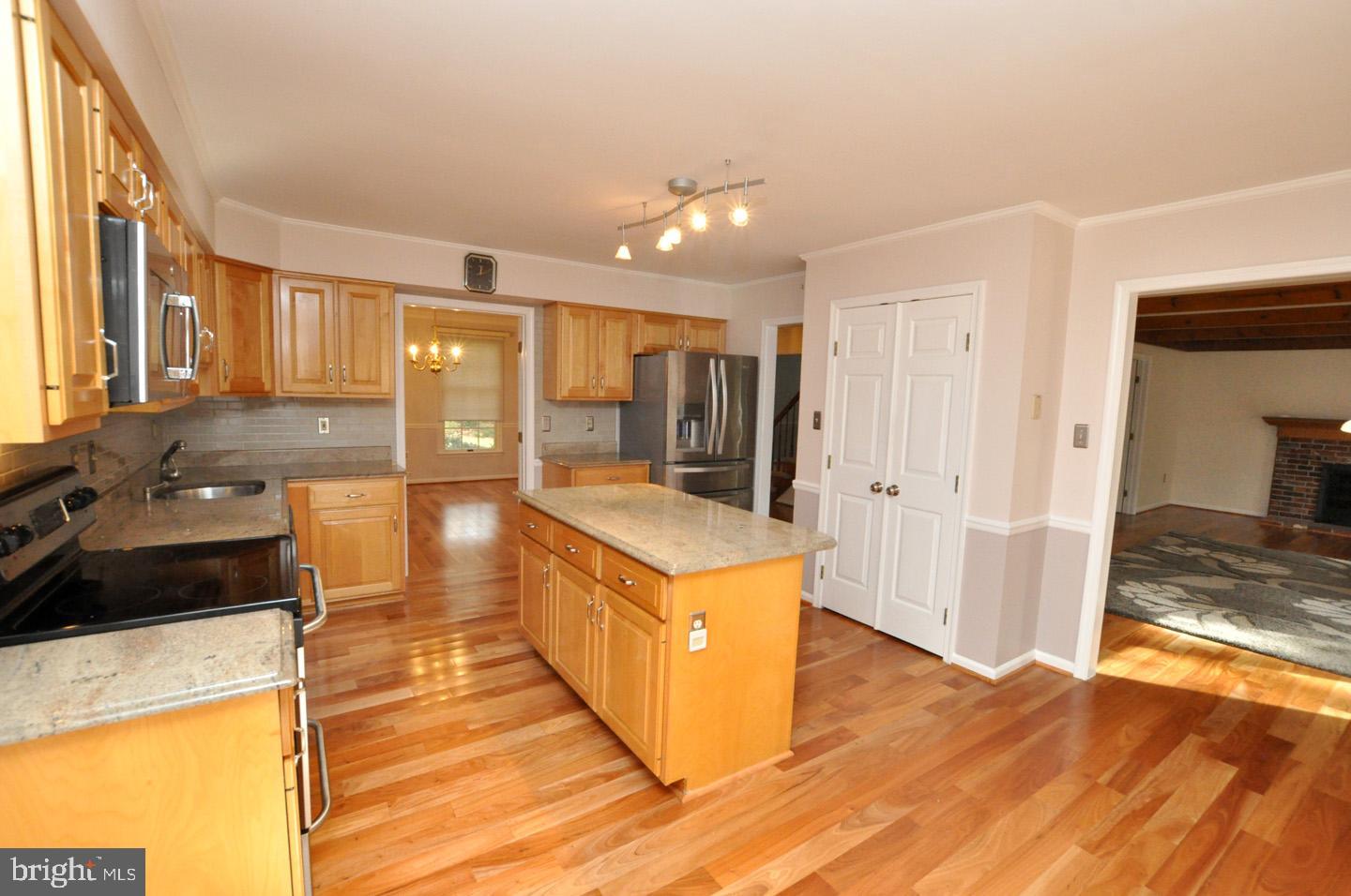 850 McKendimen Road Shamong, NJ 08088 - Photo 8 of 32 Kitchen Island