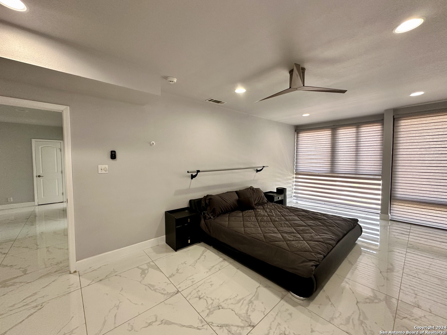 7701 Wurzbach Road, Unit 2301 San Antonio, TX 78229 - Photo 13 of 36 a living room with a couch and a table