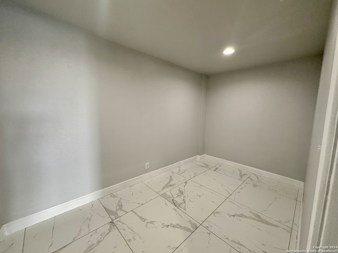 7701 Wurzbach Road, Unit 2301 San Antonio, TX 78229 - Photo 9 of 36 a view of empty room