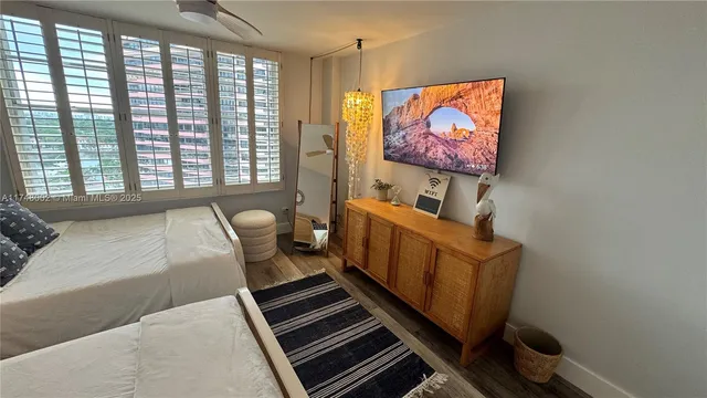 $7,000 | 5161 Collins Avenue, Unit 1012, Miami Beach, FL 33140