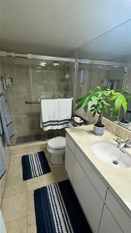 $7,000 | 5161 Collins Avenue, Unit 1012, Miami Beach, FL 33140