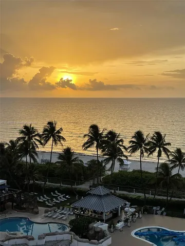 $7,000 | 5161 Collins Avenue, Unit 1012, Miami Beach, FL 33140