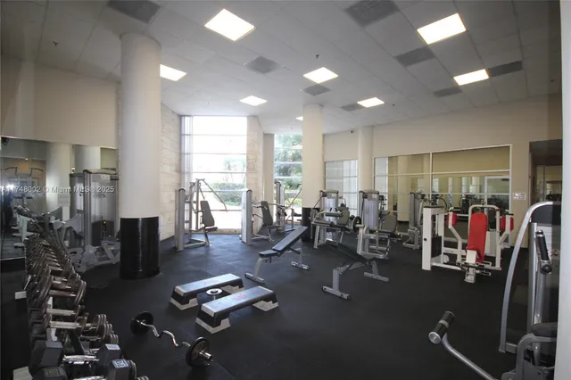 $7,000 | 5161 Collins Avenue, Unit 1012, Miami Beach, FL 33140