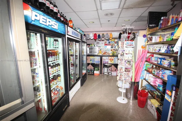 $7,000 | 5161 Collins Avenue, Unit 1012, Miami Beach, FL 33140