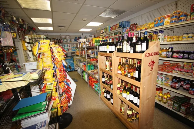 $7,000 | 5161 Collins Avenue, Unit 1012, Miami Beach, FL 33140