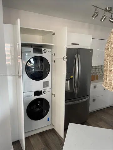 $7,000 | 5161 Collins Avenue, Unit 1012, Miami Beach, FL 33140