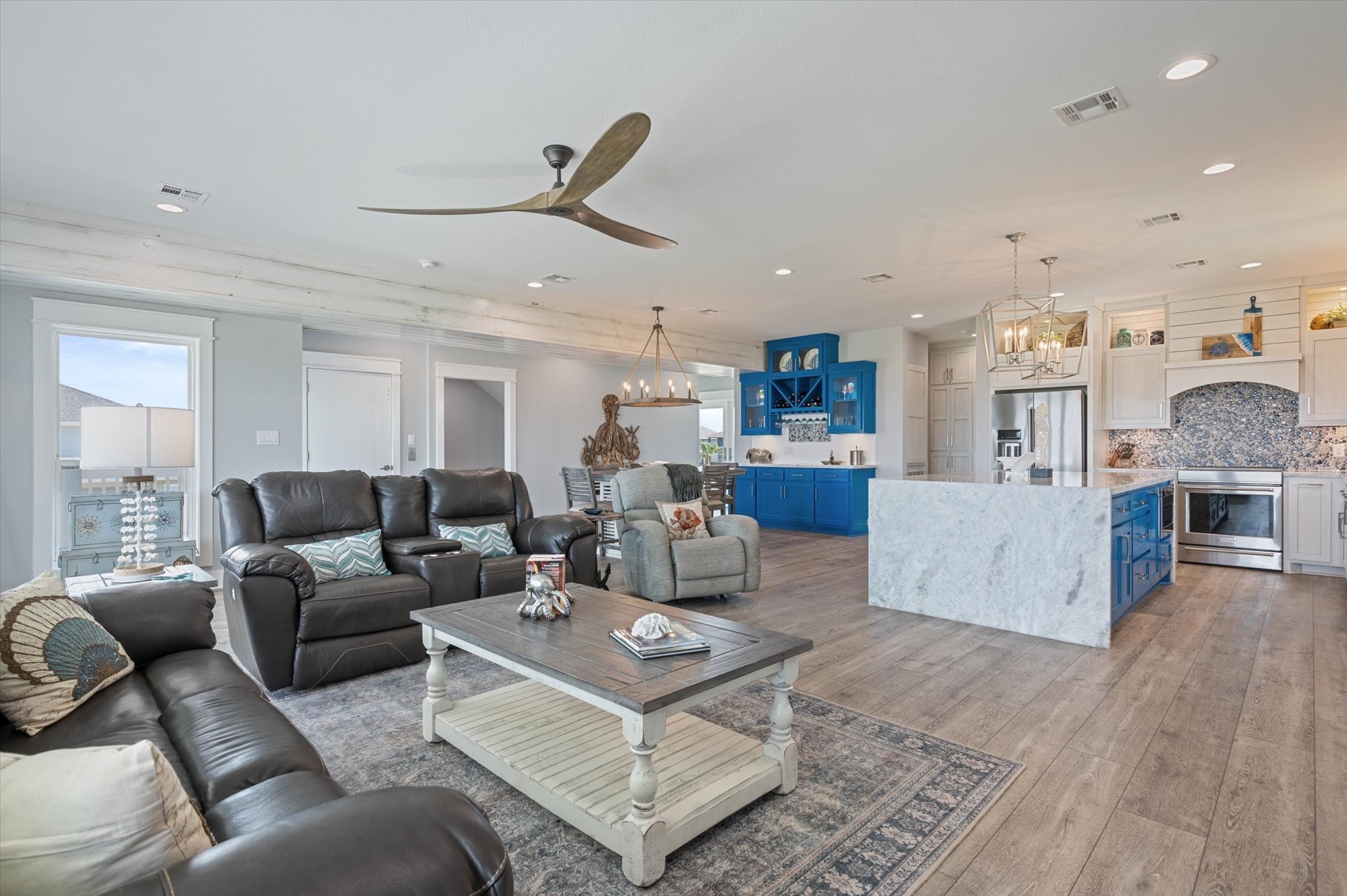 3701 Biscayne Beach Road Port Bolivar, TX 77650 - Photo 17 of 50 a living room with furniture and kitchen view