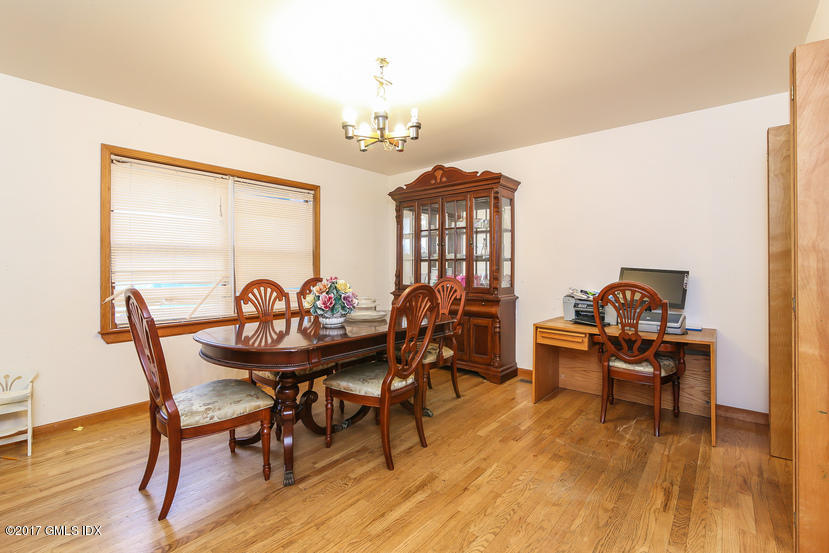 219 Pemberwick Road Greenwich, CT 06831 - Photo 4 of 12 004-Dining Rm - 5013798-small