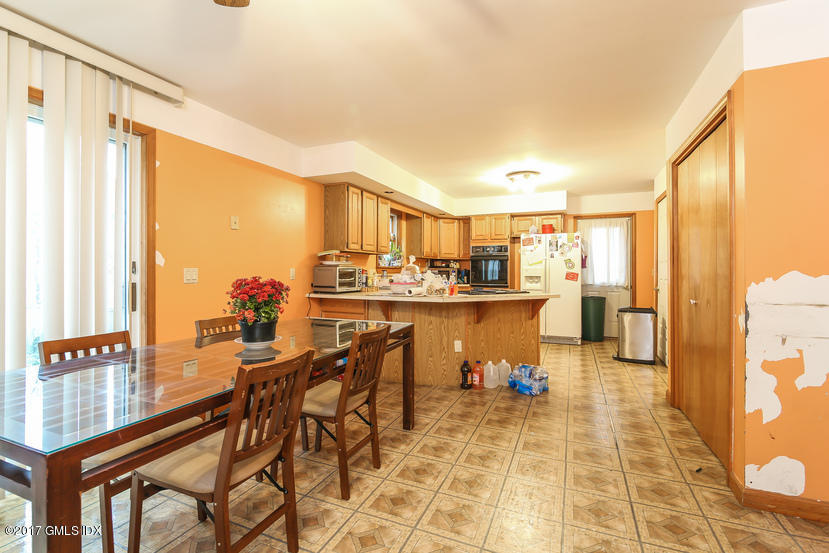 219 Pemberwick Road Greenwich, CT 06831 - Photo 5 of 12 005-Kitchen - 5013797-small