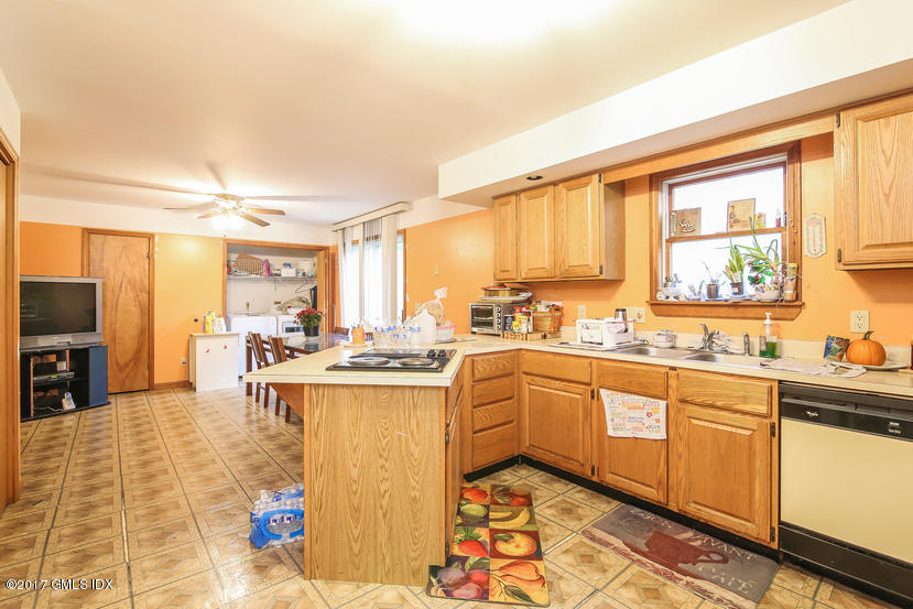 219 Pemberwick Road Greenwich, CT 06831 - Photo 7 of 12 007-Kitchen - 5013799-small