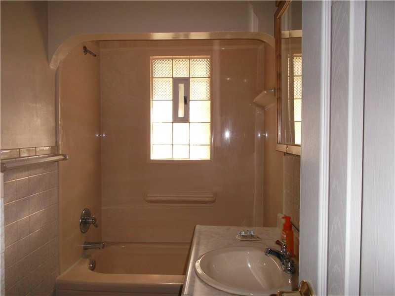 7045 Pleasant Valley Road Irwin, PA 15642 - Photo 11 of 12 Full Bath.