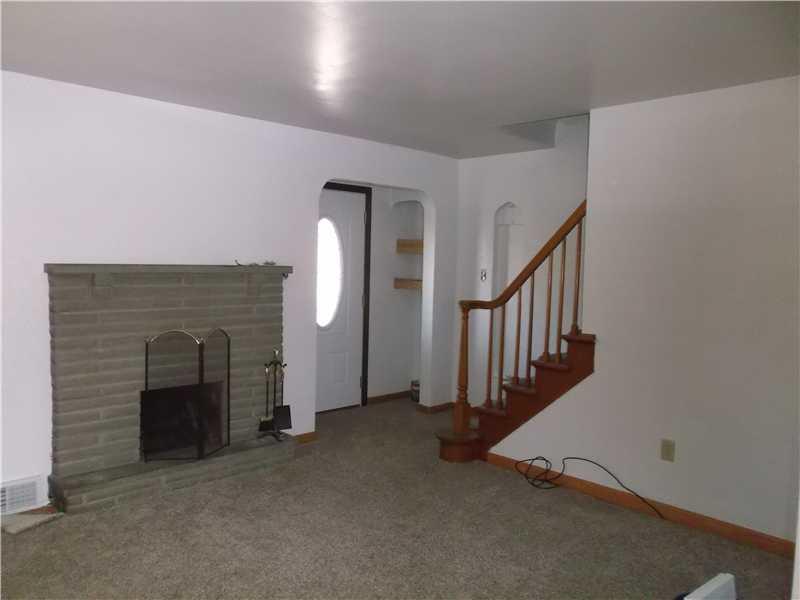 7045 Pleasant Valley Road Irwin, PA 15642 - Photo 3 of 12 Living Room.