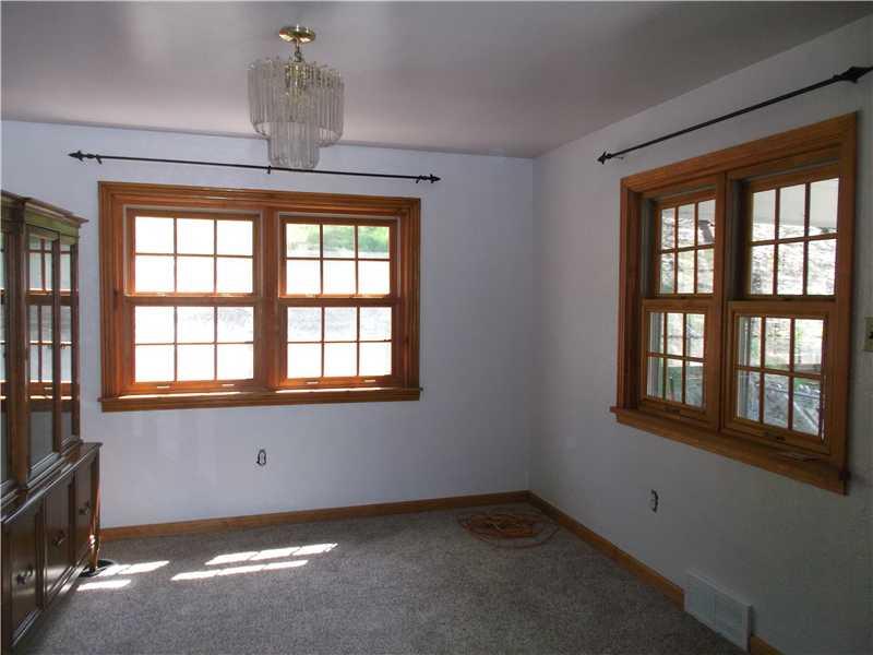 7045 Pleasant Valley Road Irwin, PA 15642 - Photo 4 of 12 Dining Room.