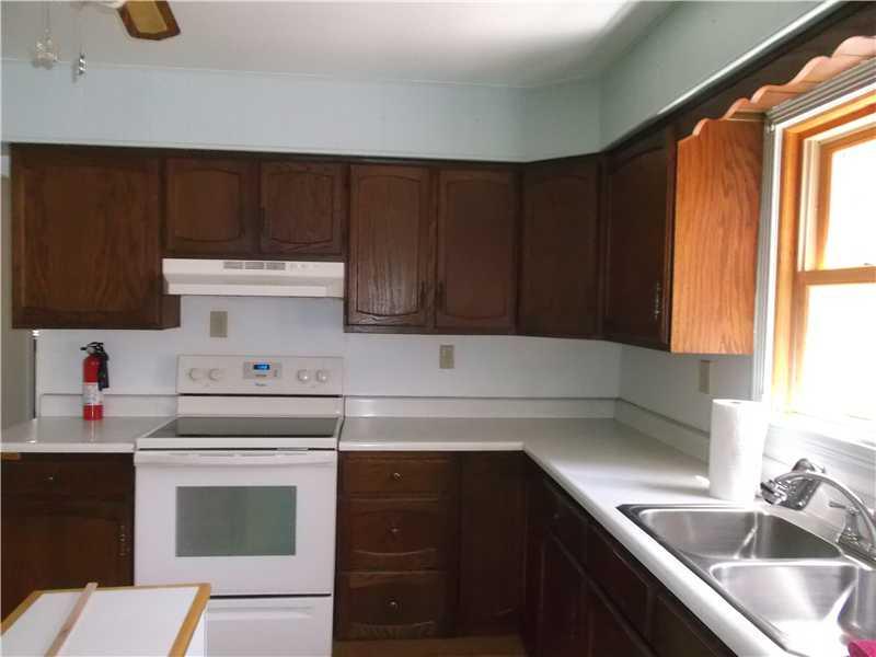 7045 Pleasant Valley Road Irwin, PA 15642 - Photo 5 of 12 Kitchen.