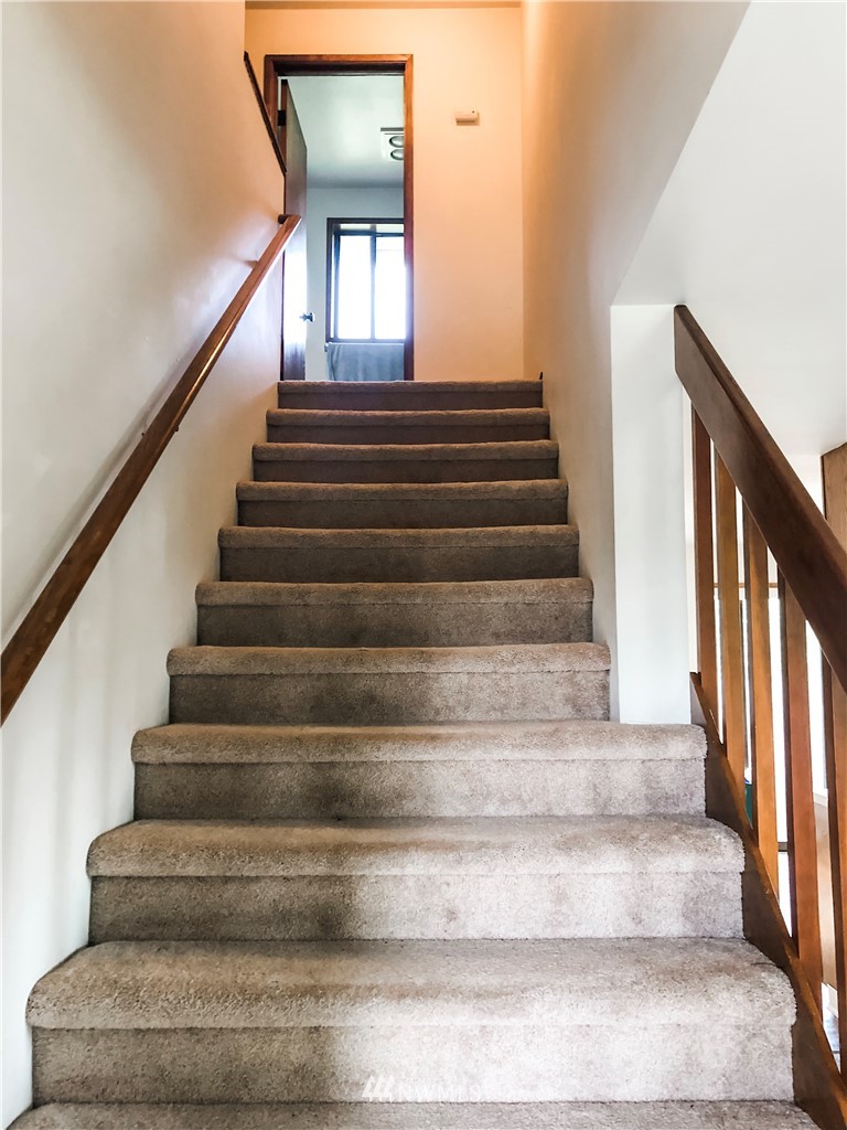 2121 Chestnut Street Everett, WA 98201 - Photo 16 of 21 a view of entryway