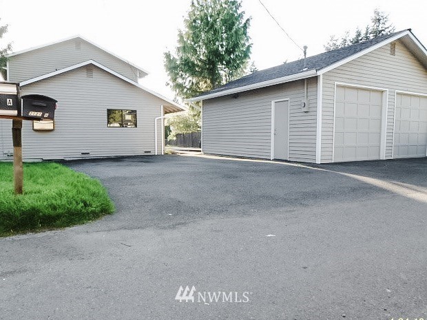 2121 Chestnut Street Everett, WA 98201 - Photo 2 of 21 a view of a house with a garage