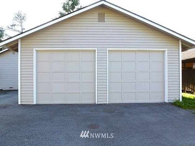 2121 Chestnut Street Everett, WA 98201 - Photo 3 of 21 a front view of a house