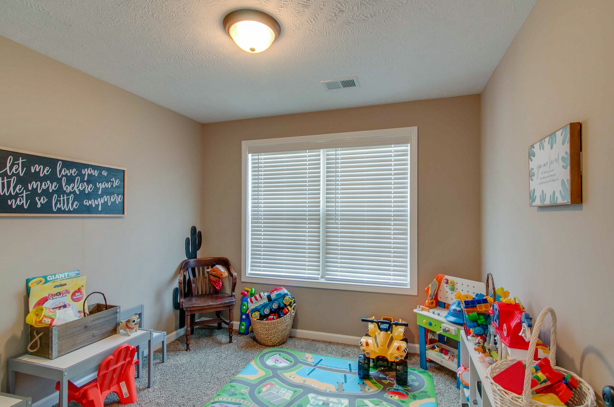 2312 River Road Clarksville, TN 37040 - Photo 3 of 25 a bedroom with furniture and a window