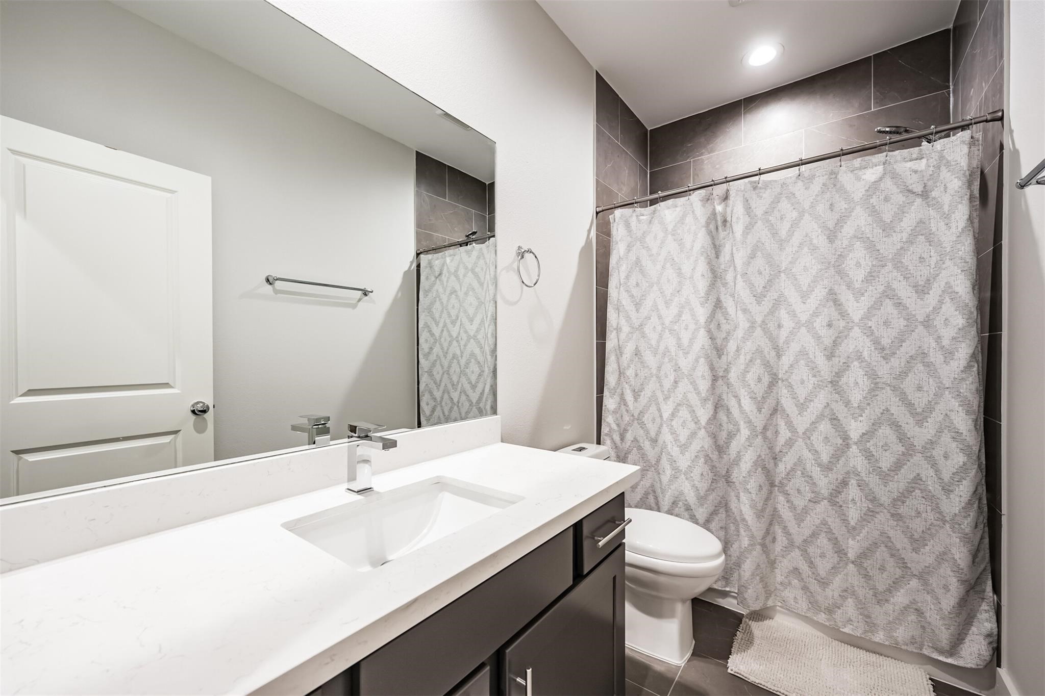 5209 Allen Street, Unit F Houston, TX 77007 - Photo 10 of 40