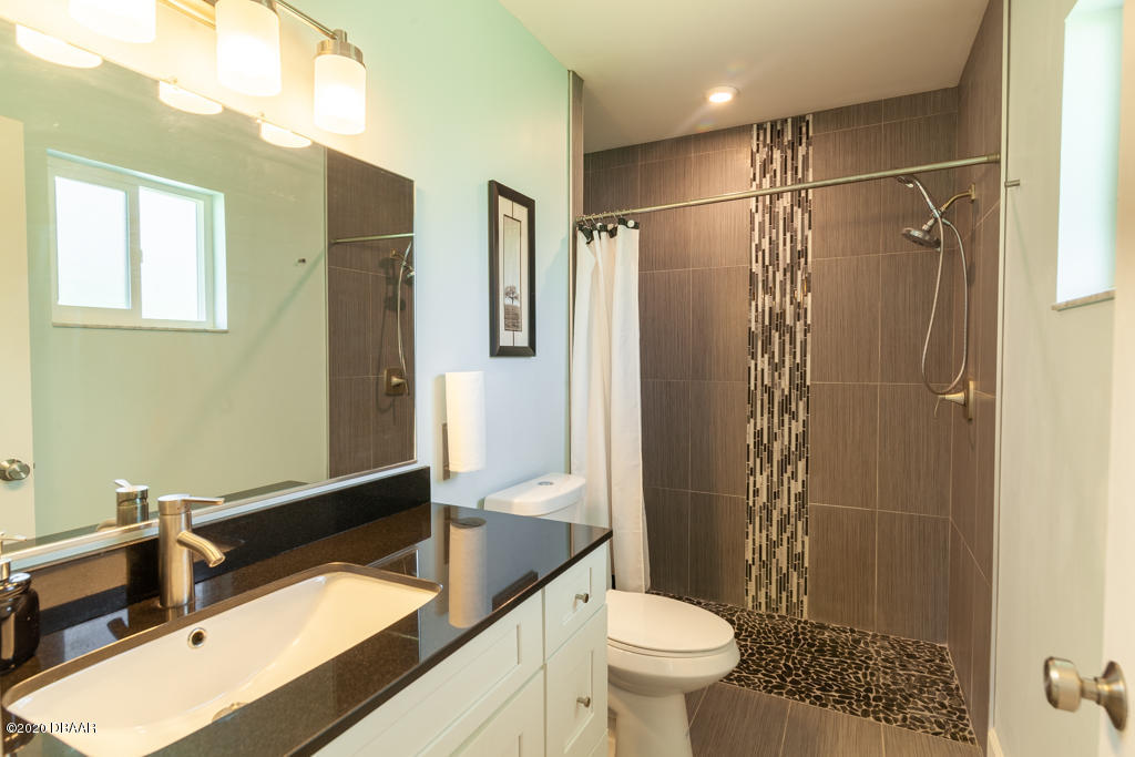 157 Flamingo Road Edgewater, FL 32141 - Photo 36 of 53 Master Bath