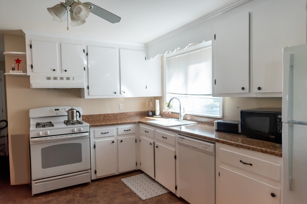 26 Sunset Road Dracut, MA 01826 - Photo 4 of 37