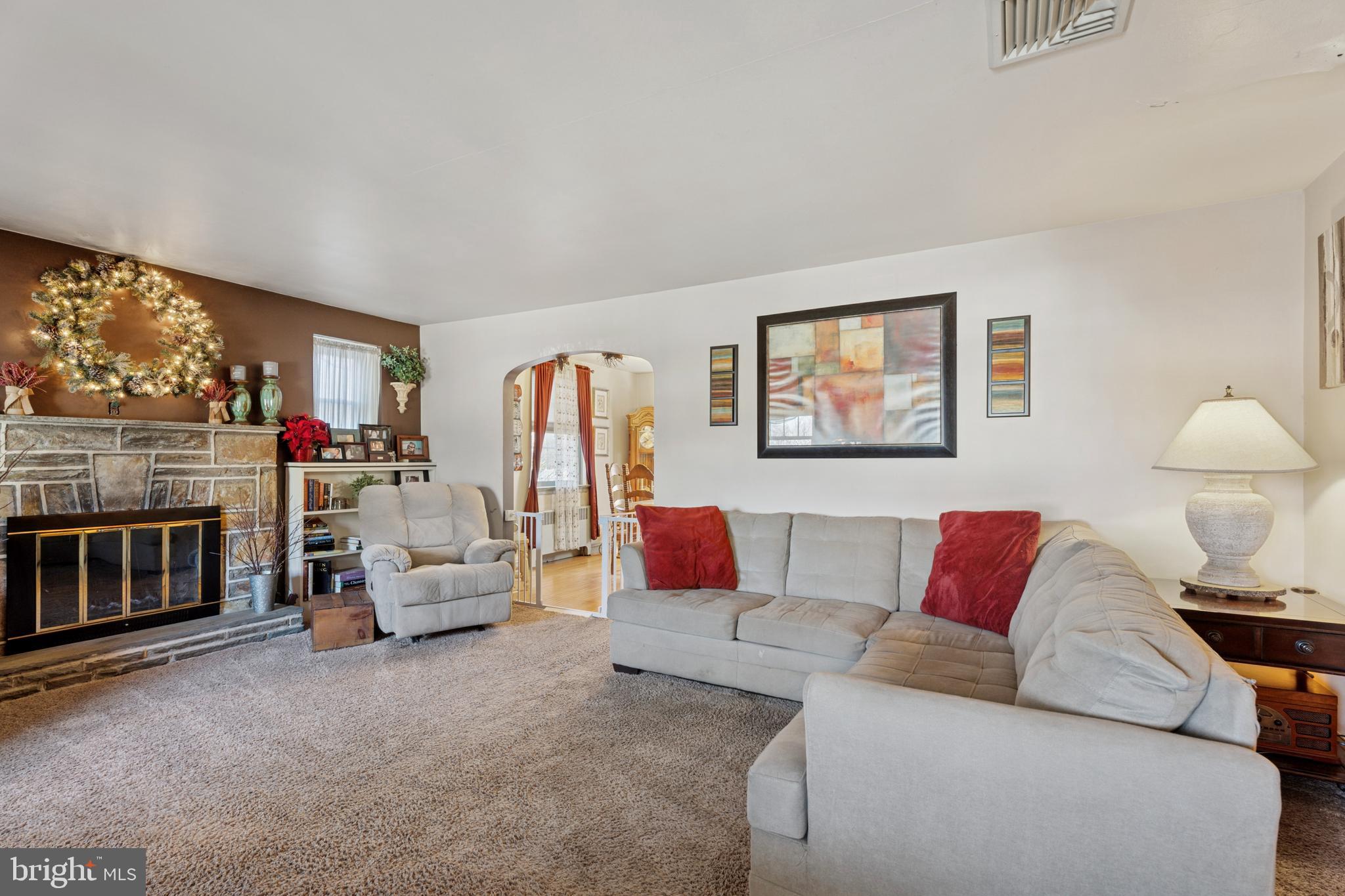 522 Montier Road Glenside, PA 19038 - Photo 4 of 15 Living Room