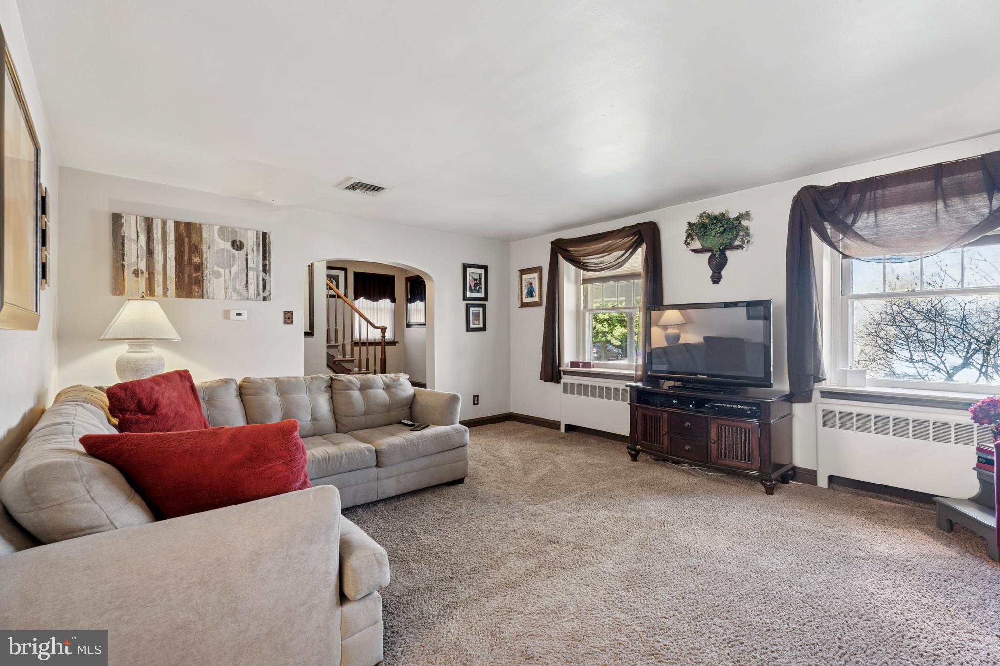 522 Montier Road Glenside, PA 19038 - Photo 5 of 15 Living Room