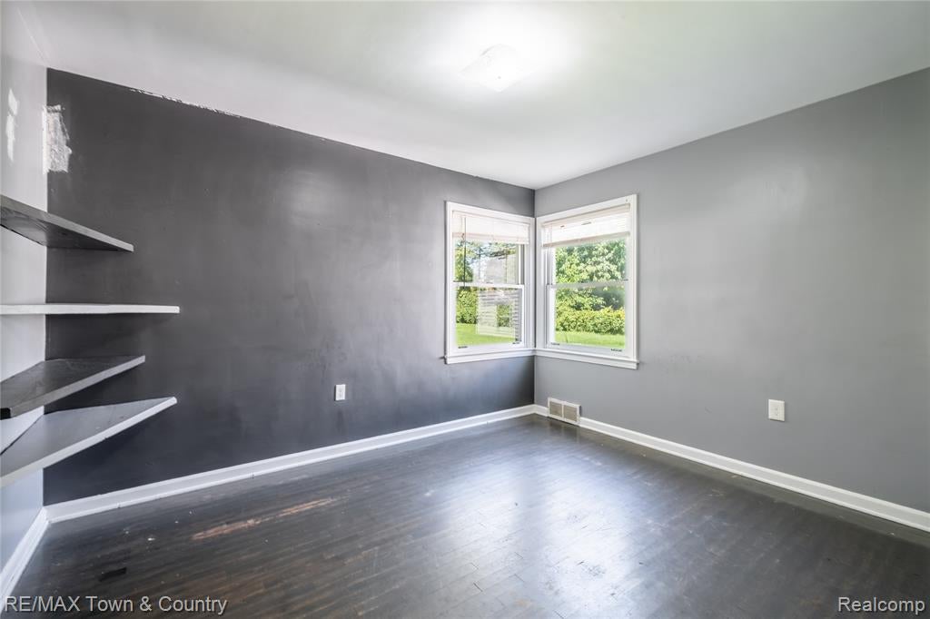 300 South Elms Road Flushing, MI 48433 - Photo 16 of 26 Gallery Image 16
