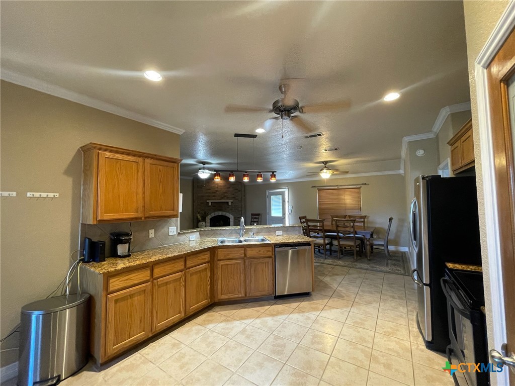 170 County Road 4709 Kempner, TX 76539 - Photo 8 of 24 a kitchen with lots of counter space and appliances