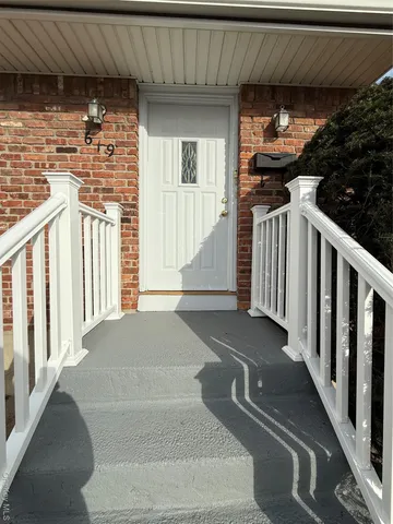 a view of a patio of the house