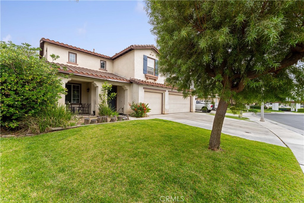 11390 Parkfield Court Riverside, CA 92505 - Photo 39 of 42 a house view with a garden space