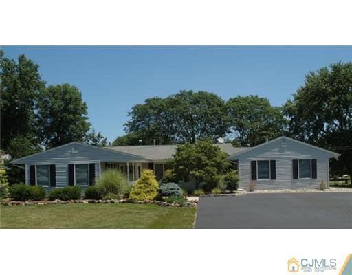 41 Wheeler Road Kendall Park, NJ 08824 - Photo 1 of 6 Gallery Image 1