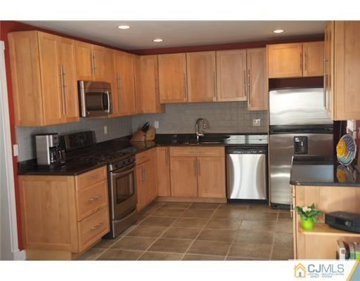 41 Wheeler Road Kendall Park, NJ 08824 - Photo 4 of 6 Gallery Image 4