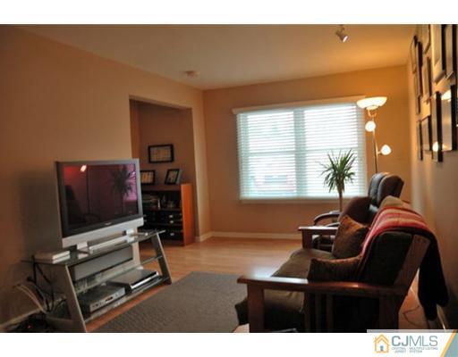 41 Wheeler Road Kendall Park, NJ 08824 - Photo 5 of 6 Gallery Image 5