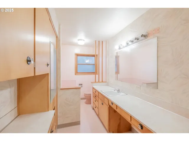 $330,000 | 468 Idylwood Drive Southeast, Salem, OR 97302