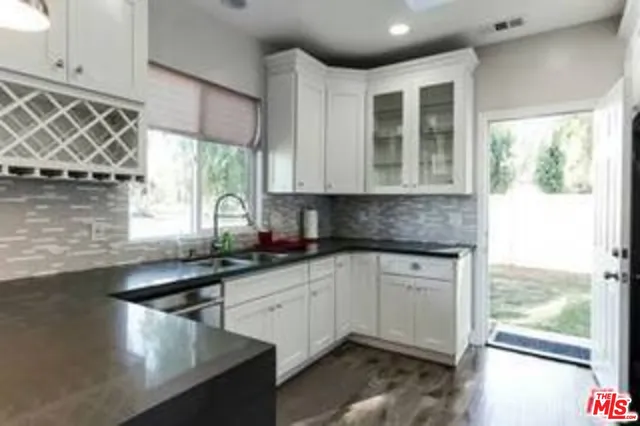 $4,395 | 16001 Wyandotte Street, Van Nuys, CA 91406