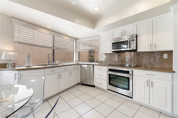 $2,900 | 2312 Plaza Del Prado, Las Vegas, NV 89102