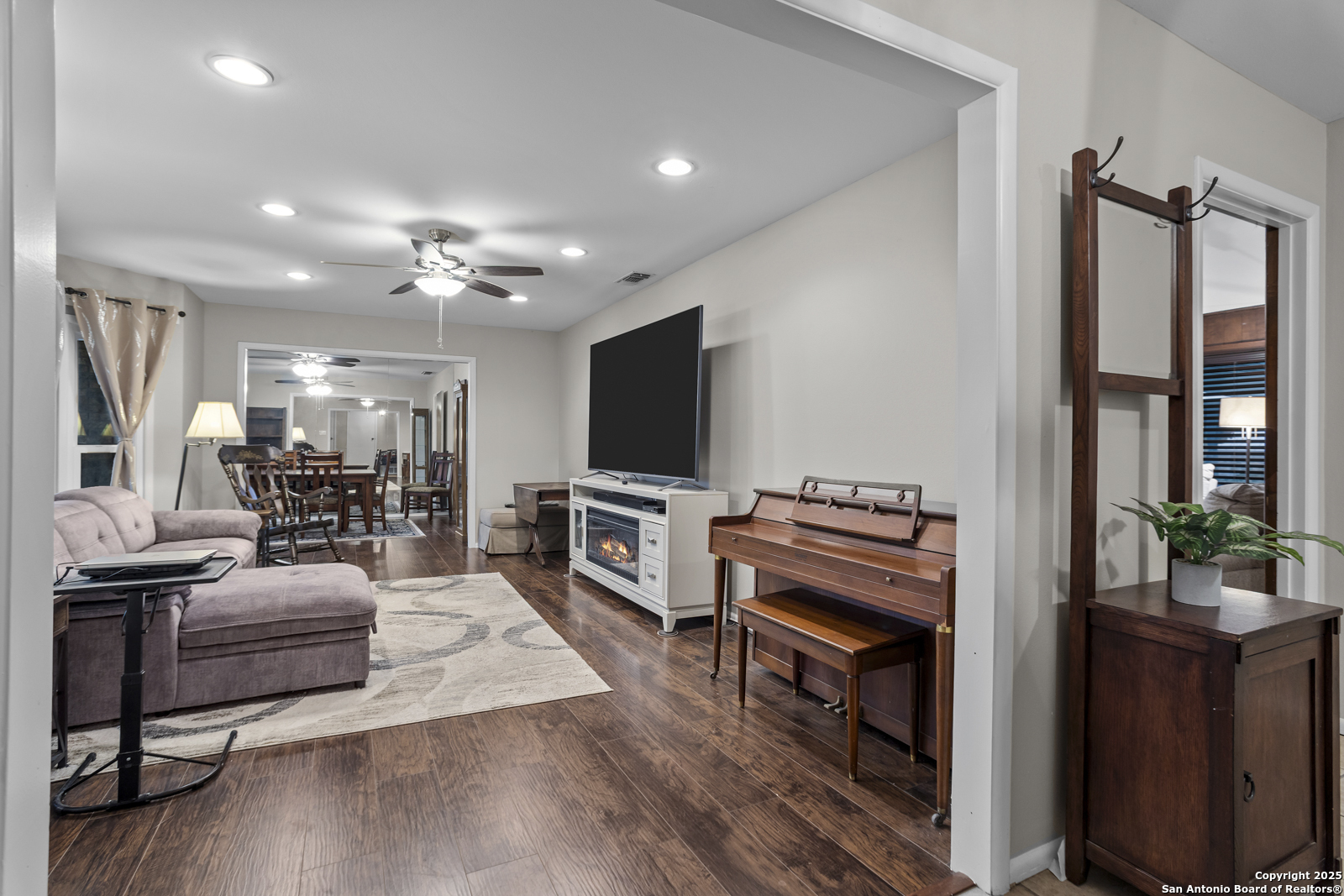 6414 View Point San Antonio, TX 78229 - Photo 7 of 60