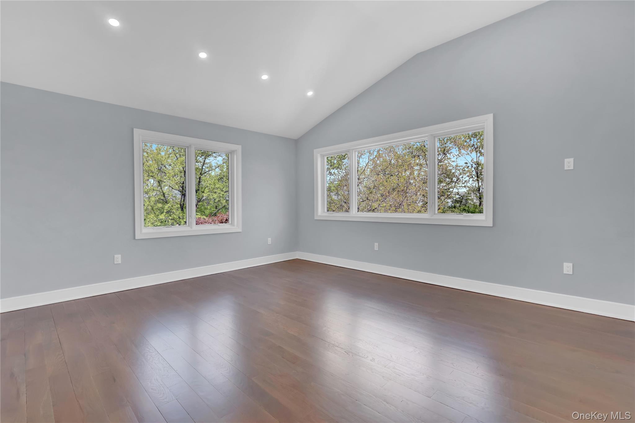 52 Woodland Road Roslyn, NY 11576 - Photo 26 of 50 Primary Bedroom