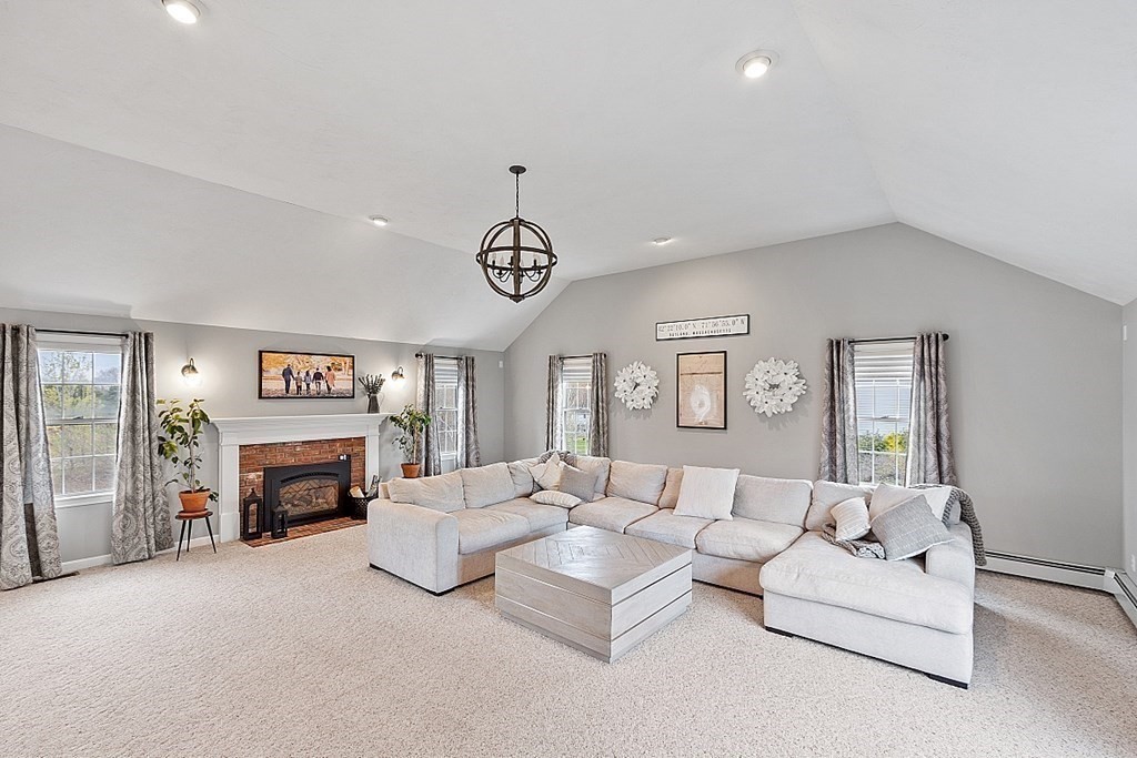 3 William Circle Rutland, MA 01543 - Photo 11 of 42 a living room with furniture