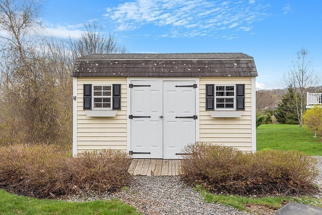 3 William Circle Rutland, MA 01543 - Photo 42 of 42 a front view of a house with garden
