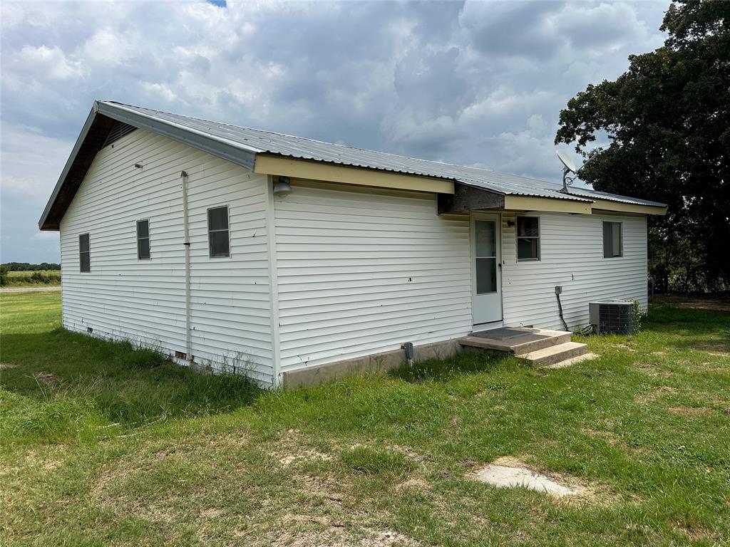 5401 Highway 36 Comanche, TX 76442 - Photo 4 of 22 a backyard of a house with plants and barbeque oven
